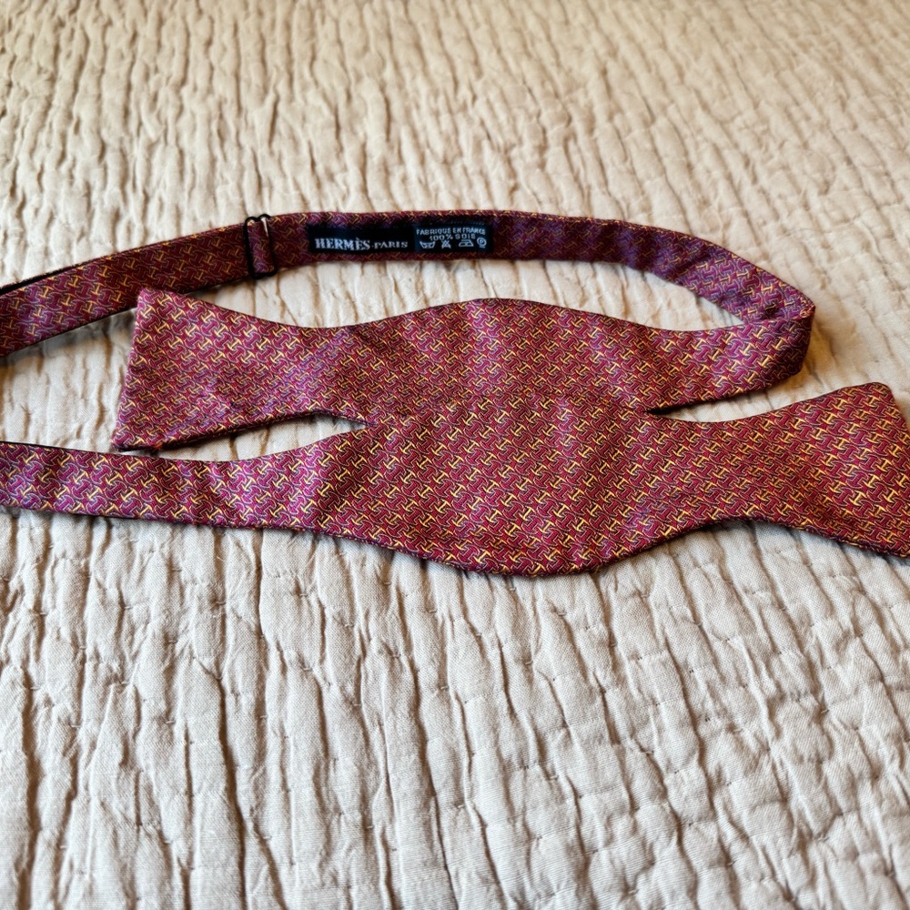 HERMES Men’s Bow Tie in Red & Yellow, 100% Silk, Made in Paris, good condition - Picture 3 of 8